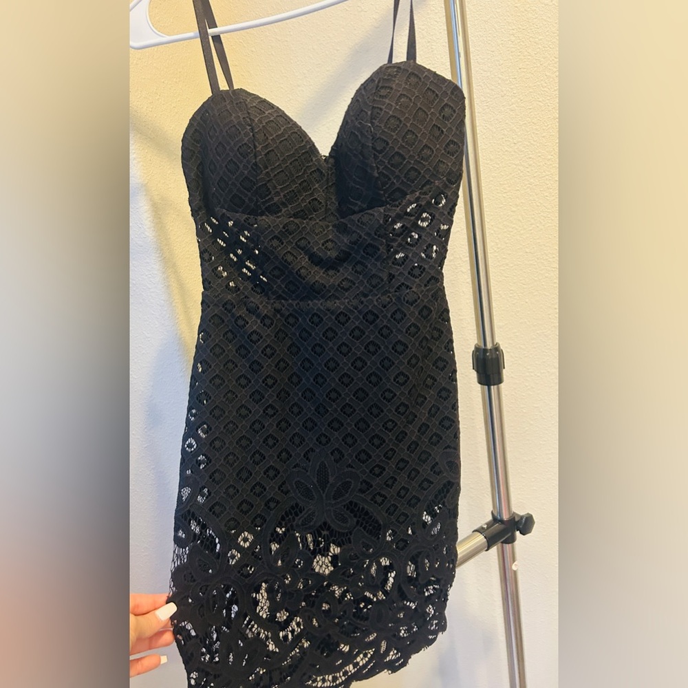 Beautiful hallow out dress with underwear attached. It looks amazing on.